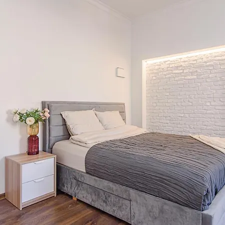 Apartment Welcoming Studio In Historic With Free Parking By Urban Rent Vilnius